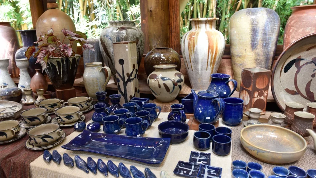 Peças de cerâmica artesanal em Cunha, São Paulo